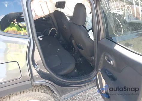 2017 Jeep Renegade Latitude 4X4 z USA, uszkodzony, nr VIN ZACCJBBB9HPG58863